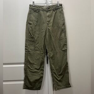 Urban Outfitters Khaki Green Cargo Pants Size 2 US